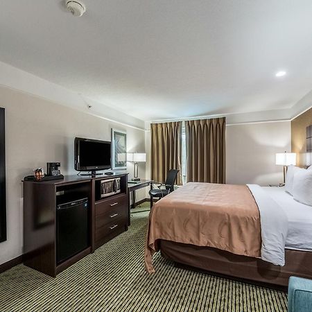 Quality Inn & Suites Seaworld North Сан Антонио Екстериор снимка