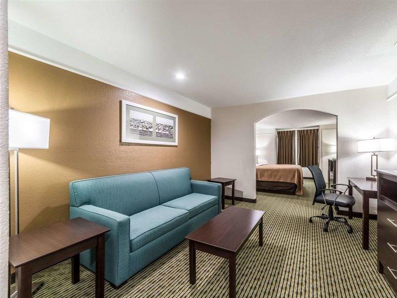 Quality Inn & Suites Seaworld North Сан Антонио Екстериор снимка