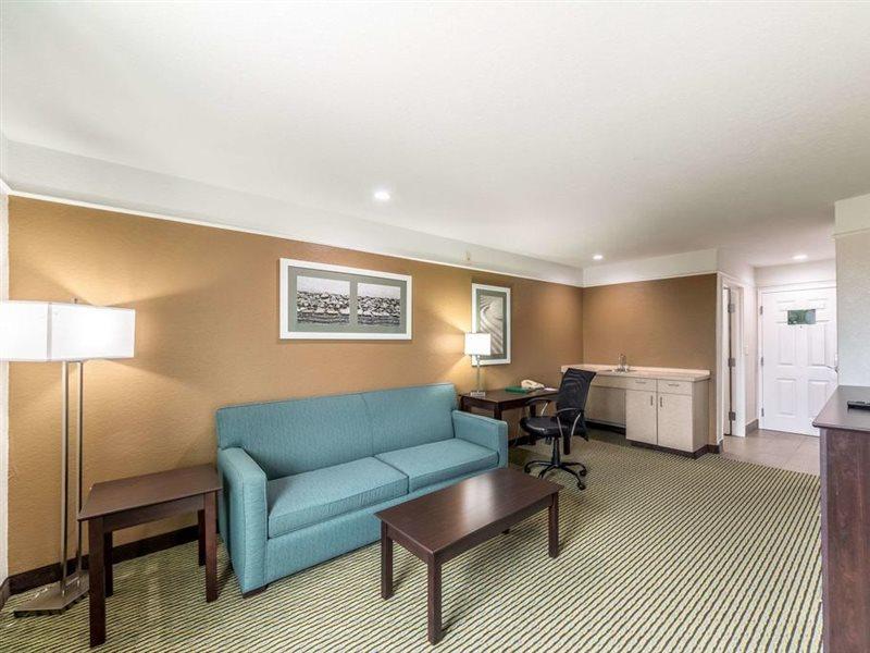 Quality Inn & Suites Seaworld North Сан Антонио Екстериор снимка