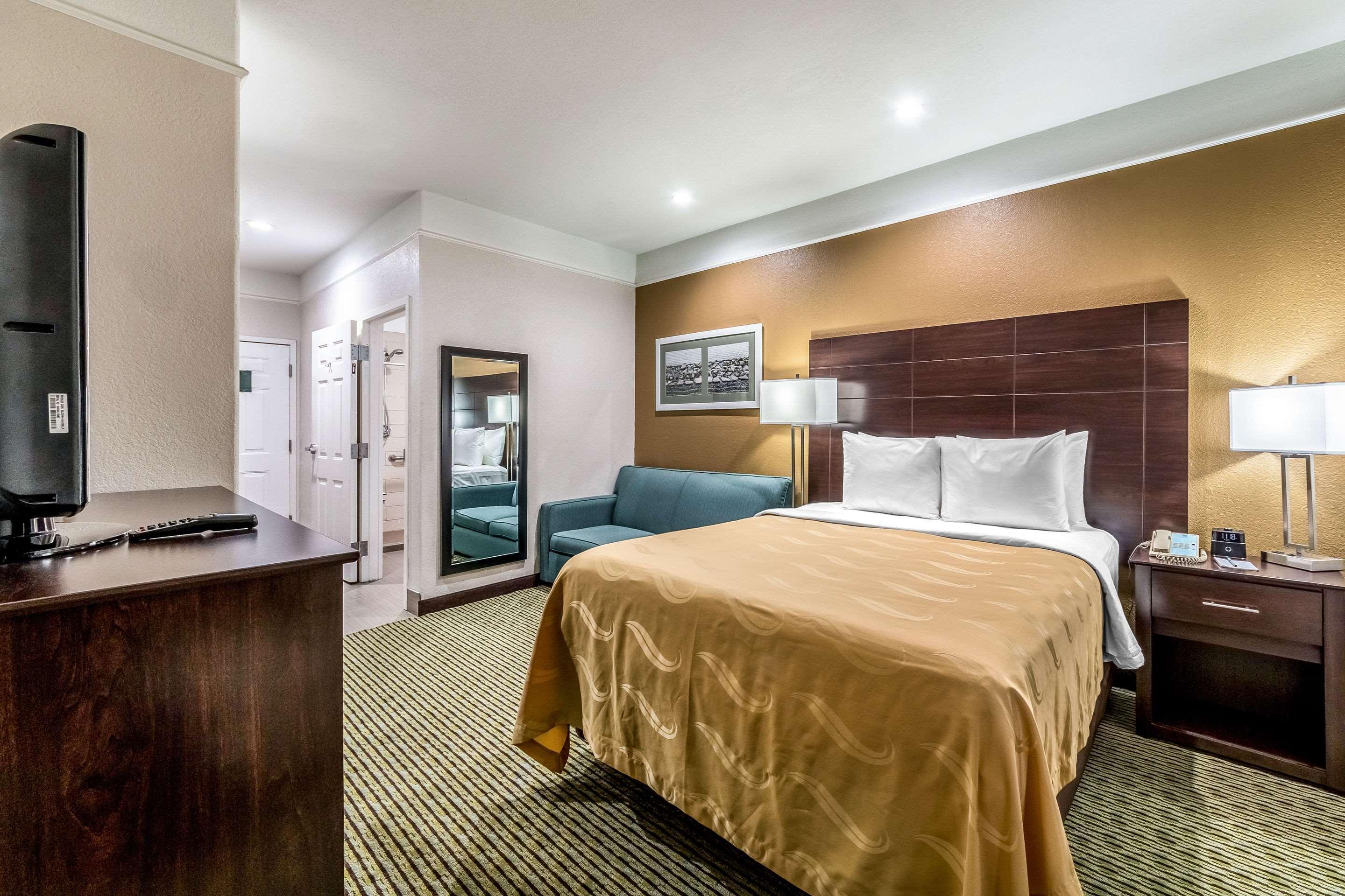 Quality Inn & Suites Seaworld North Сан Антонио Екстериор снимка
