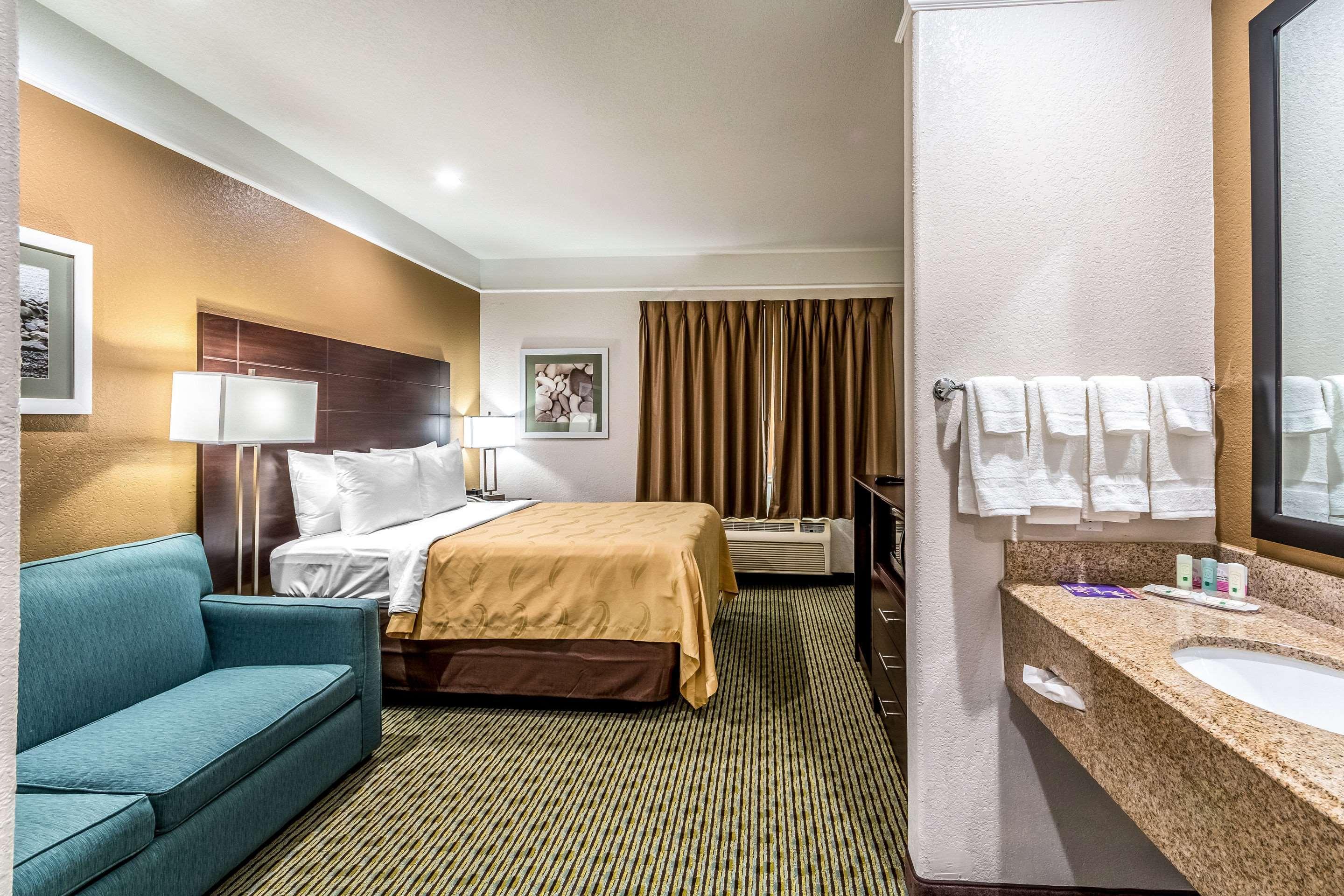 Quality Inn & Suites Seaworld North Сан Антонио Екстериор снимка
