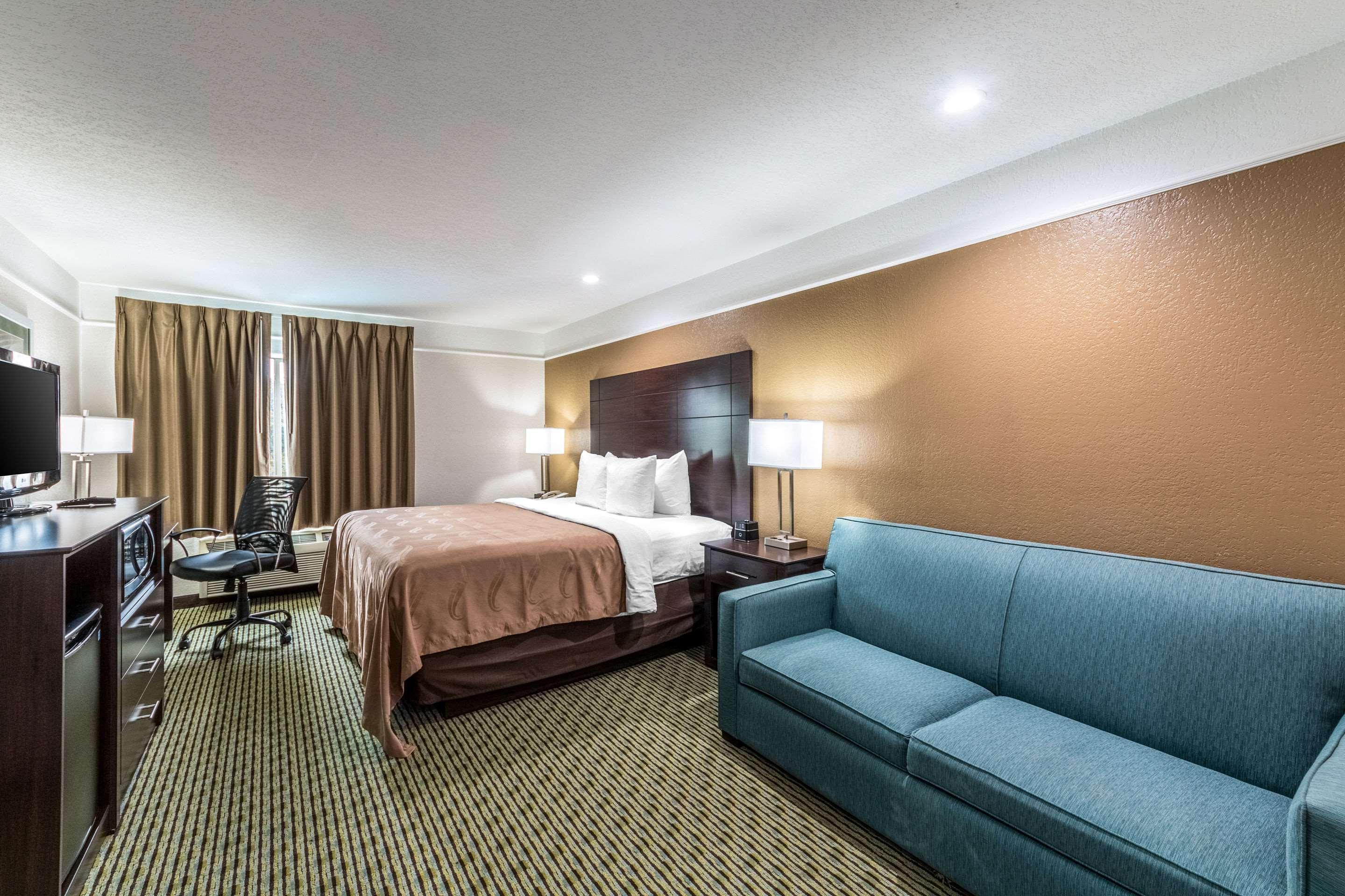 Quality Inn & Suites Seaworld North Сан Антонио Екстериор снимка