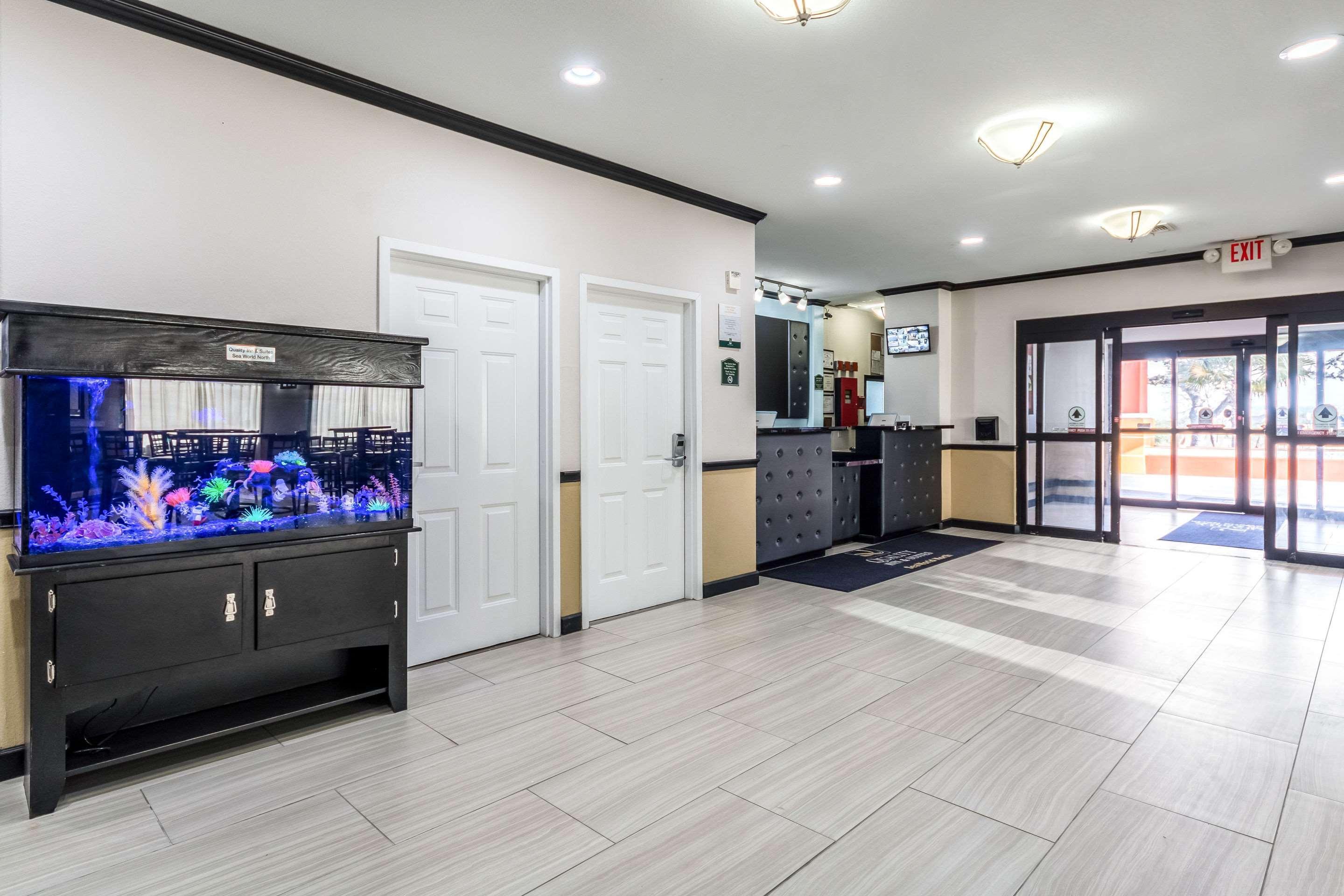 Quality Inn & Suites Seaworld North Сан Антонио Екстериор снимка