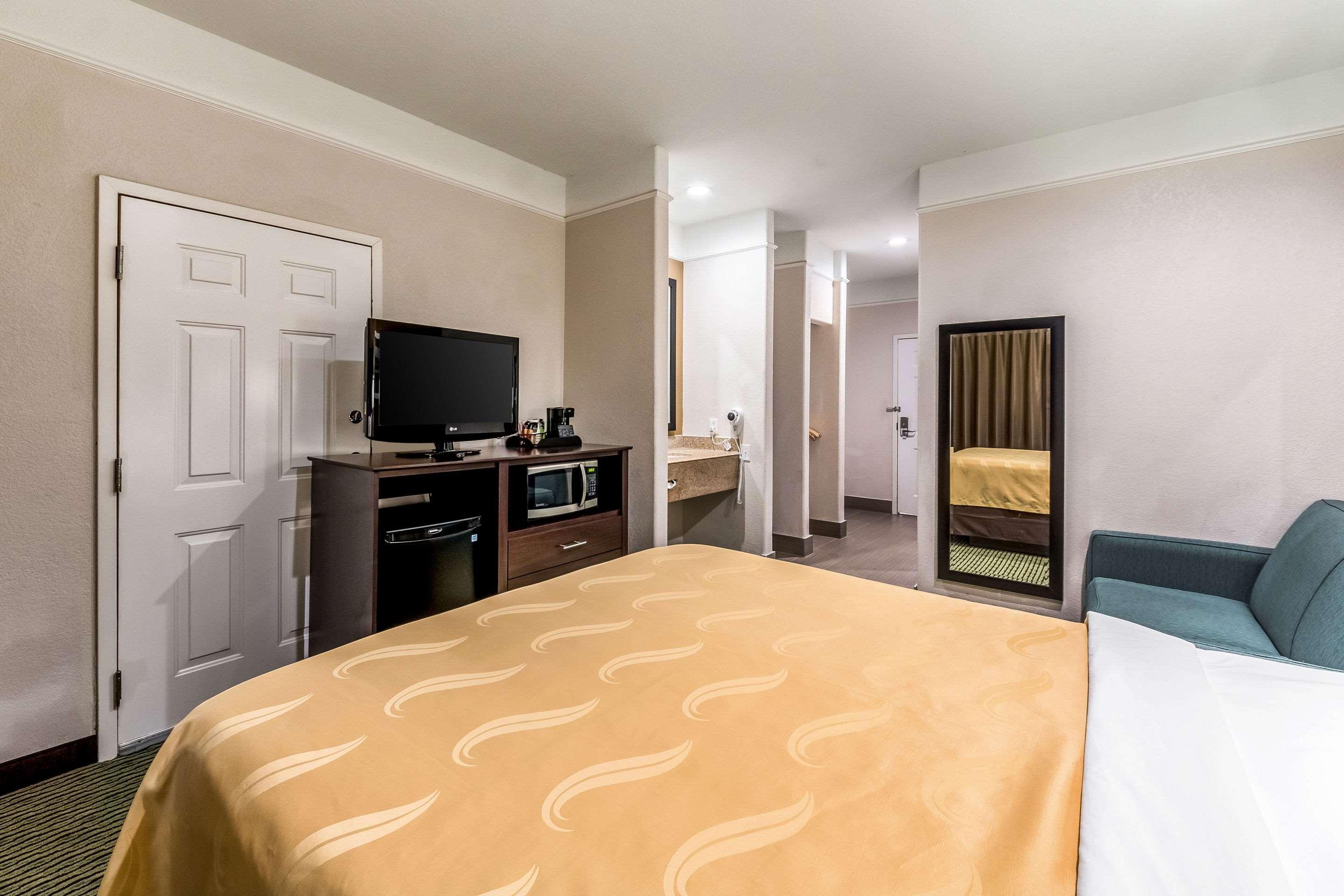 Quality Inn & Suites Seaworld North Сан Антонио Екстериор снимка