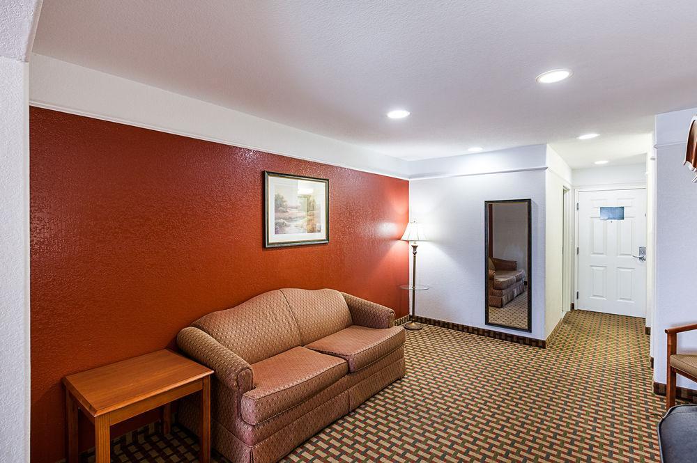 Quality Inn & Suites Seaworld North Сан Антонио Екстериор снимка