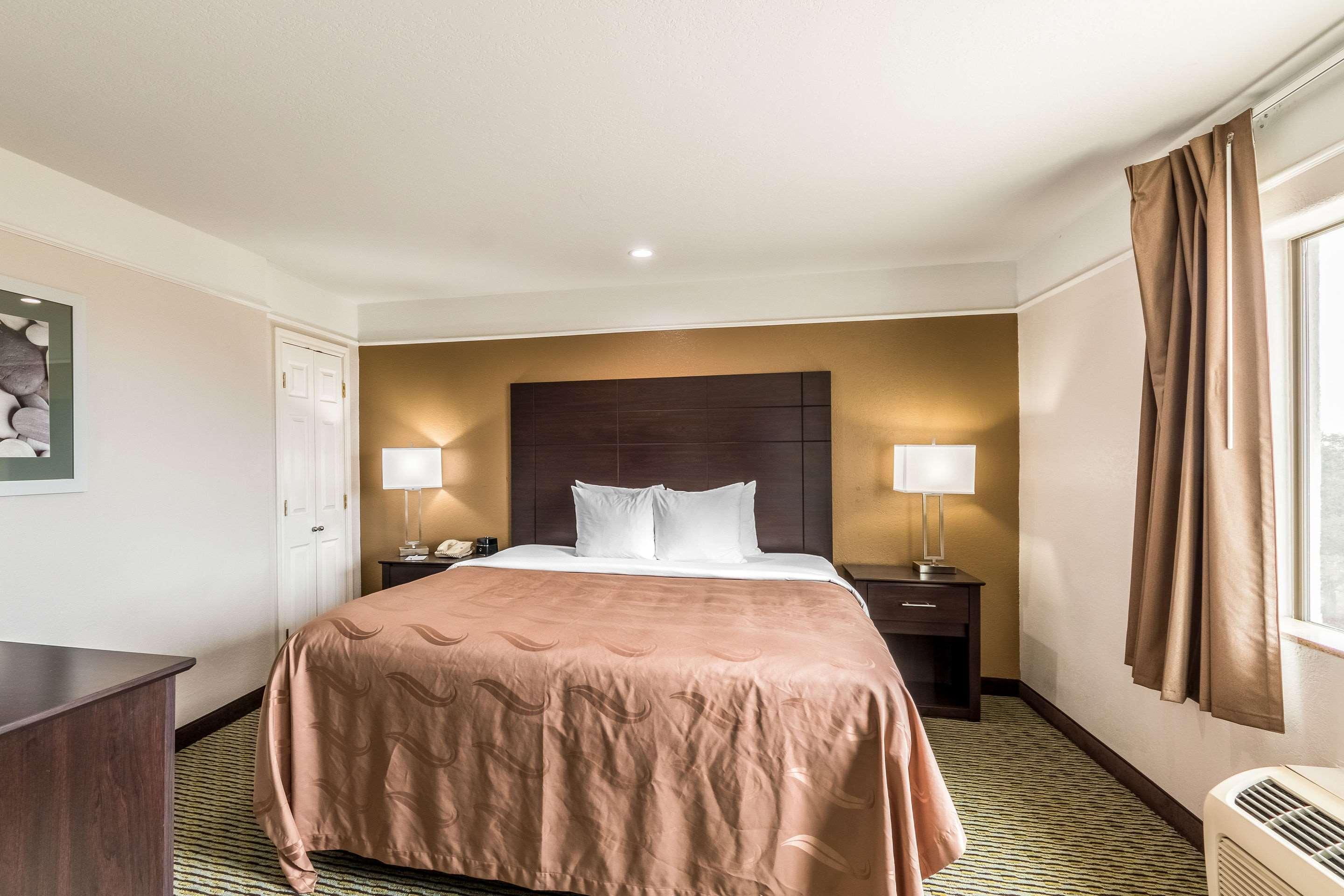 Quality Inn & Suites Seaworld North Сан Антонио Екстериор снимка