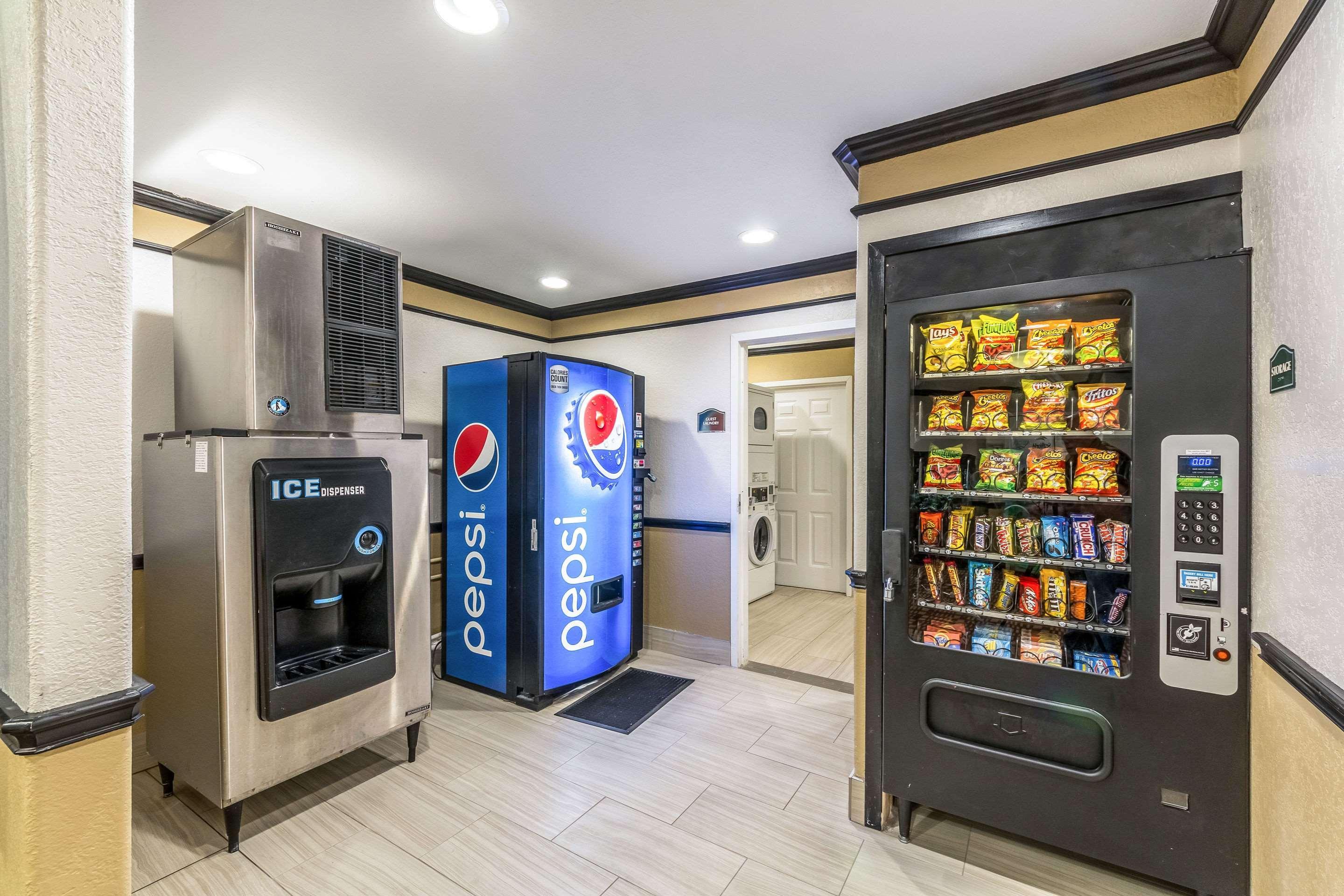 Quality Inn & Suites Seaworld North Сан Антонио Екстериор снимка