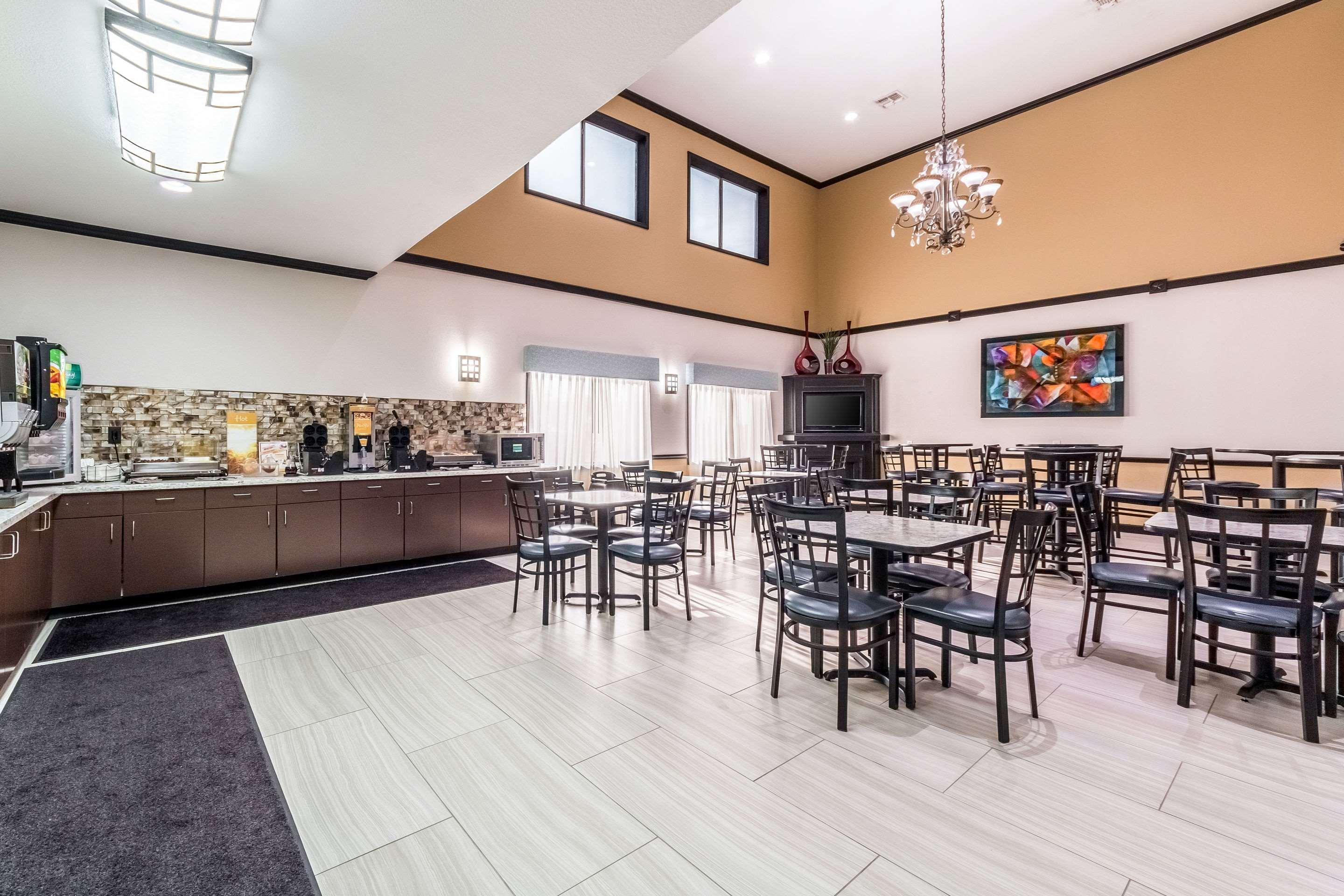 Quality Inn & Suites Seaworld North Сан Антонио Екстериор снимка