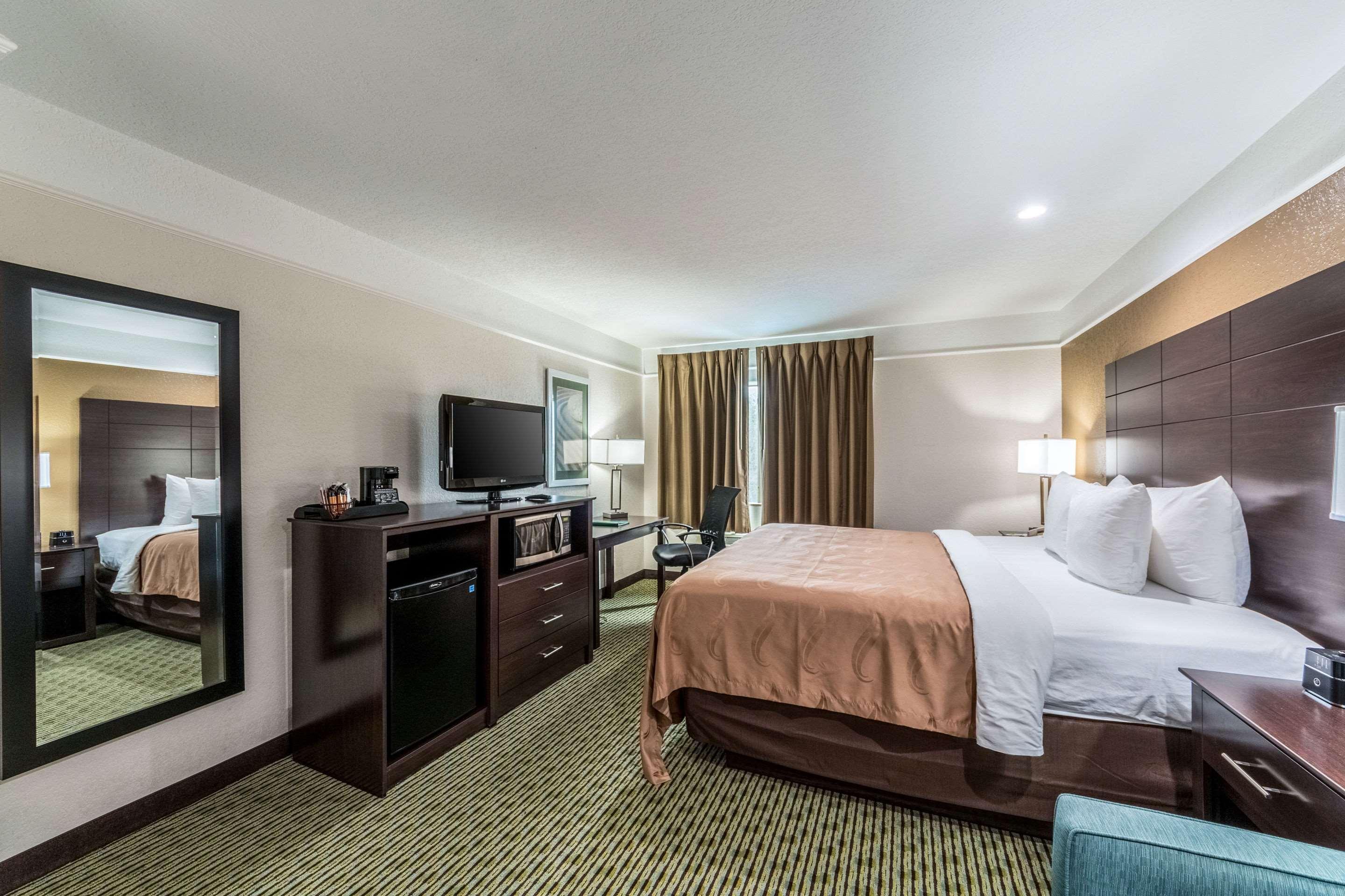 Quality Inn & Suites Seaworld North Сан Антонио Екстериор снимка