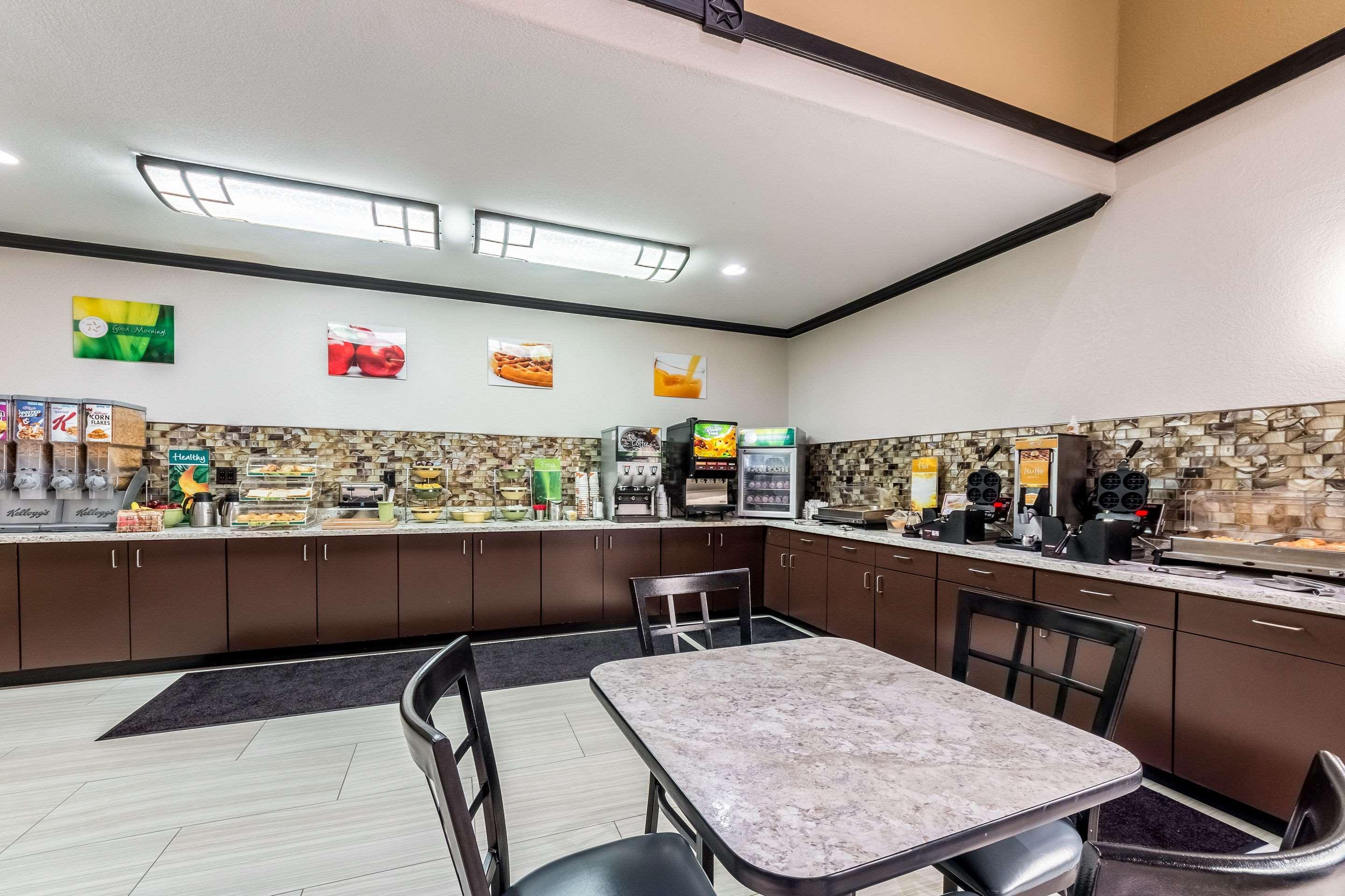 Quality Inn & Suites Seaworld North Сан Антонио Екстериор снимка