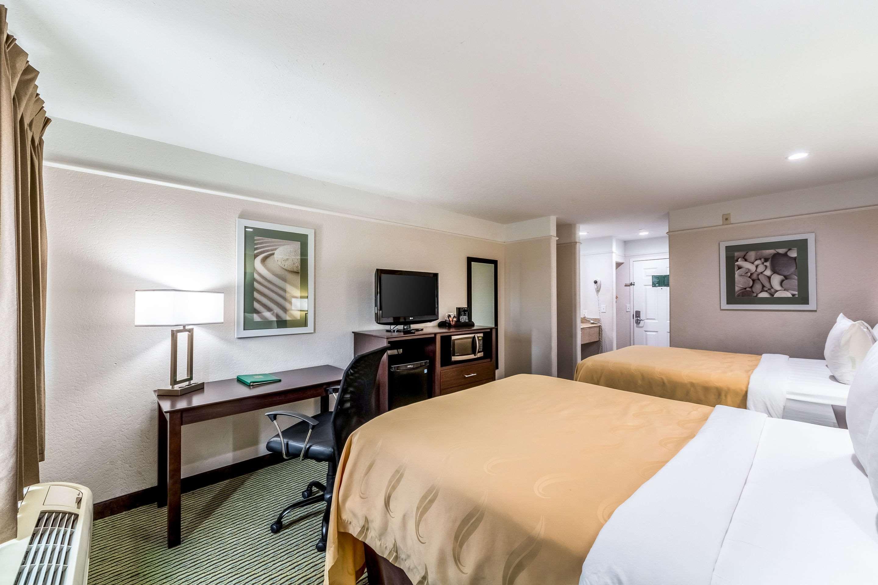 Quality Inn & Suites Seaworld North Сан Антонио Екстериор снимка