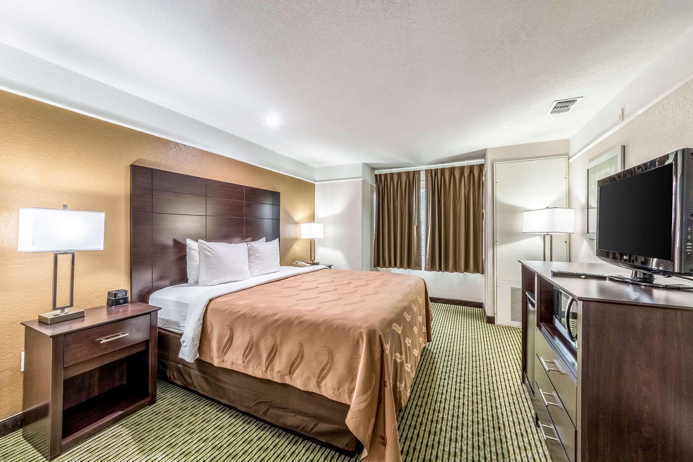 Quality Inn & Suites Seaworld North Сан Антонио Екстериор снимка