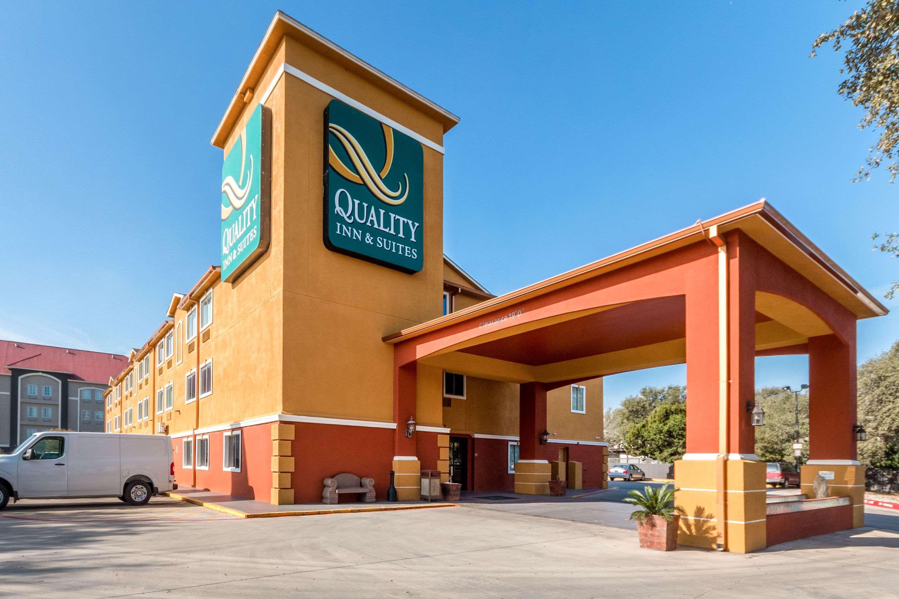 Quality Inn & Suites Seaworld North Сан Антонио Екстериор снимка