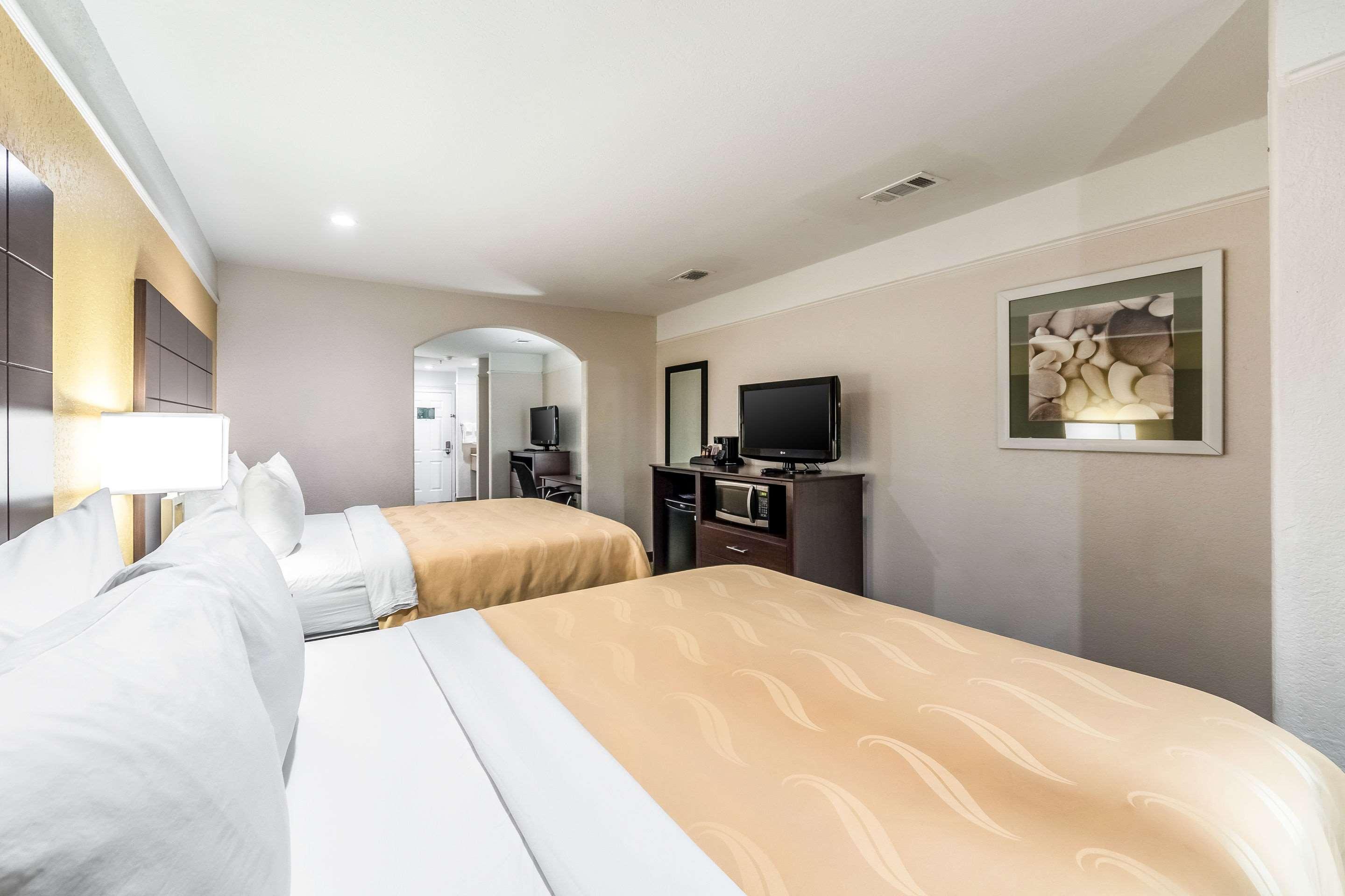 Quality Inn & Suites Seaworld North Сан Антонио Екстериор снимка