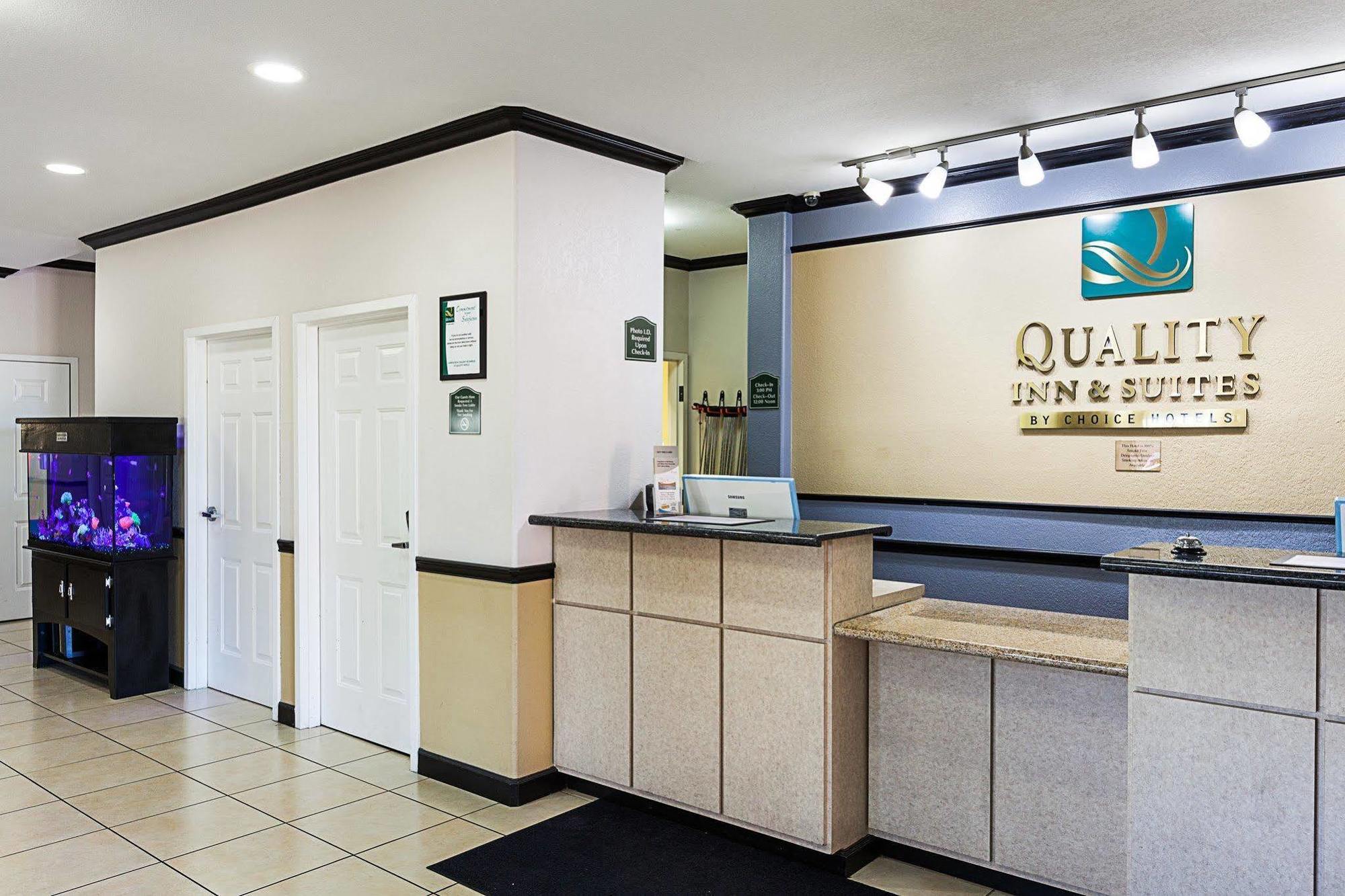 Quality Inn & Suites Seaworld North Сан Антонио Екстериор снимка