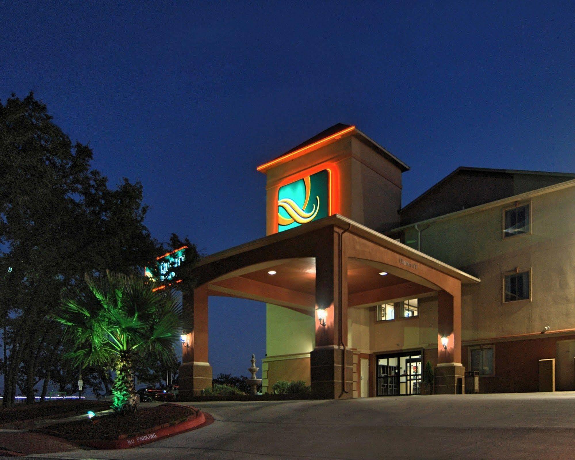Quality Inn & Suites Seaworld North Сан Антонио Екстериор снимка