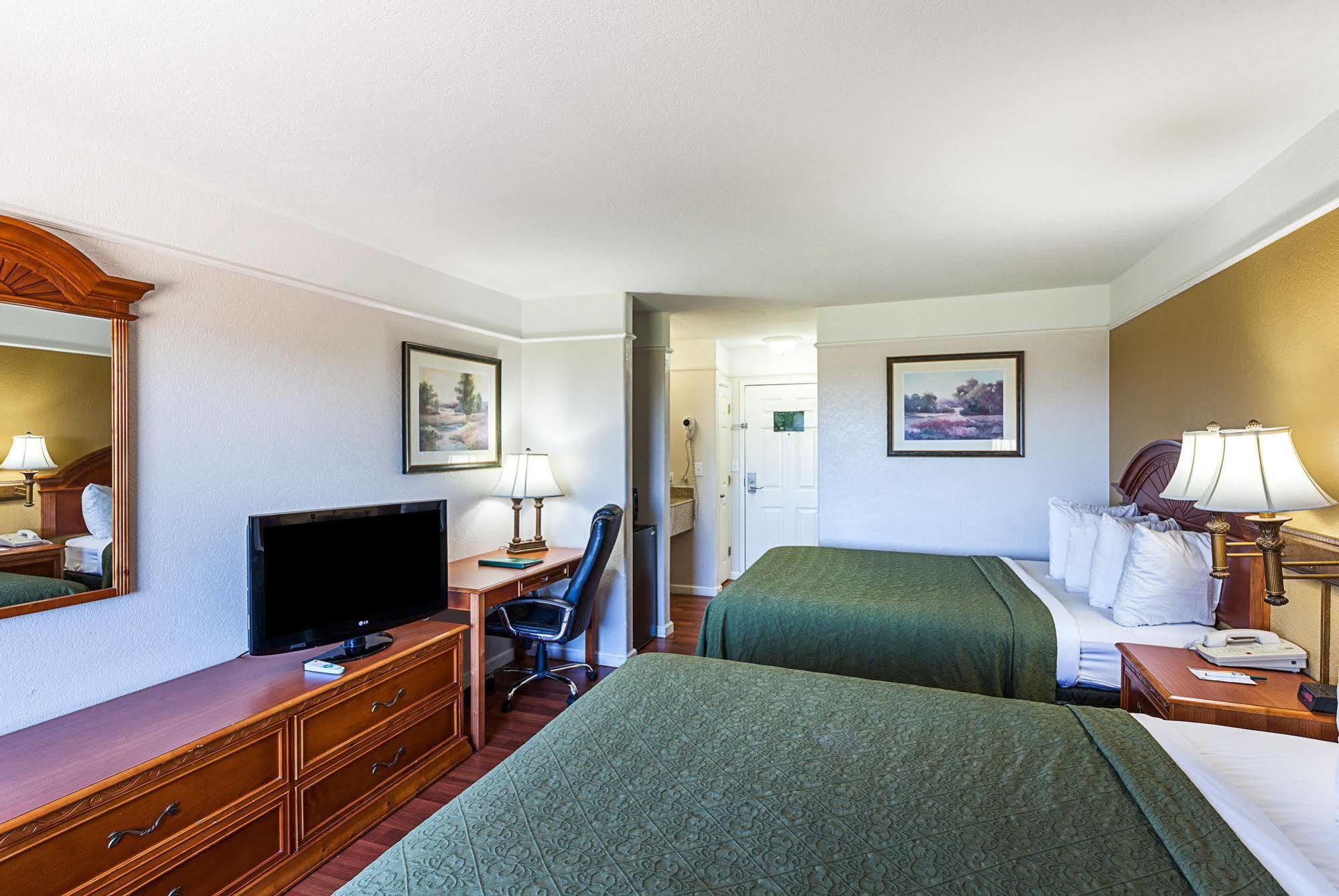 Quality Inn & Suites Seaworld North Сан Антонио Екстериор снимка